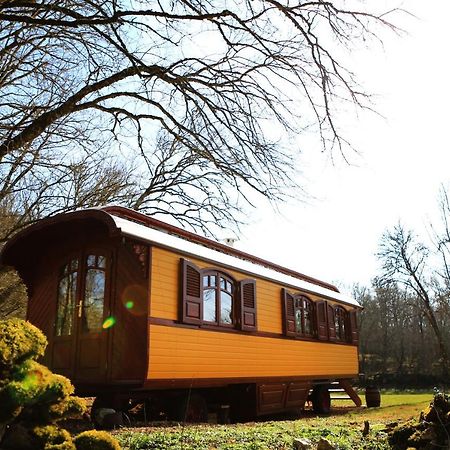 Bed and Breakfast Les Roulottes Du Lot Gramat Zewnętrze zdjęcie