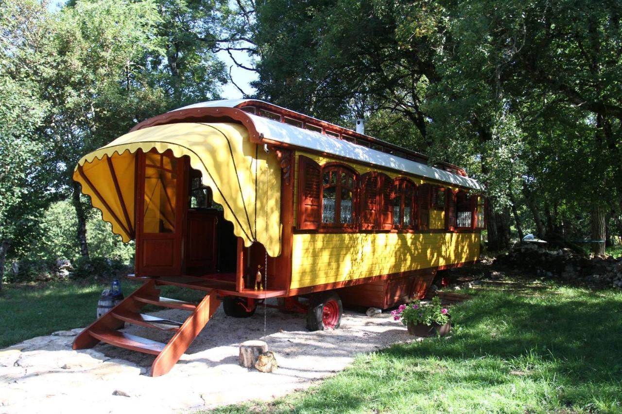 Bed and Breakfast Les Roulottes Du Lot Gramat Zewnętrze zdjęcie