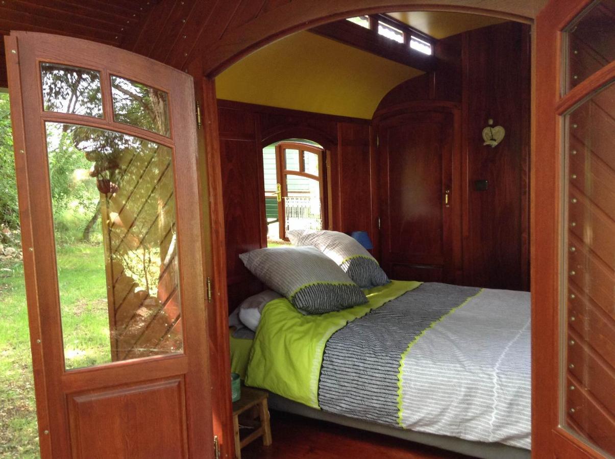 Bed and Breakfast Les Roulottes Du Lot Gramat Zewnętrze zdjęcie
