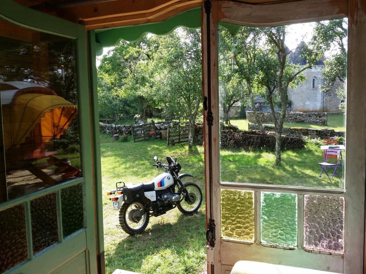Bed and Breakfast Les Roulottes Du Lot Gramat Zewnętrze zdjęcie