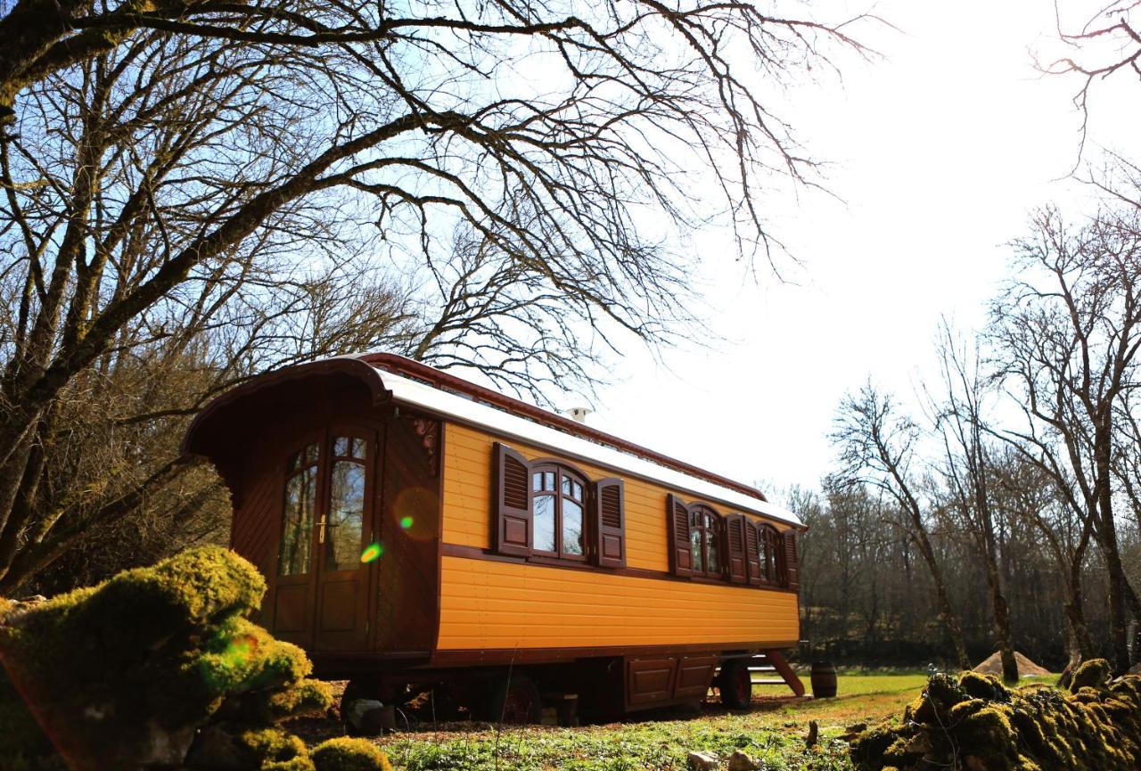 Bed and Breakfast Les Roulottes Du Lot Gramat Zewnętrze zdjęcie