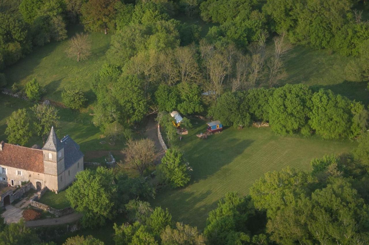 Bed and Breakfast Les Roulottes Du Lot Gramat Zewnętrze zdjęcie