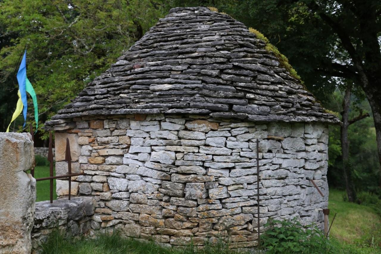 Bed and Breakfast Les Roulottes Du Lot Gramat Zewnętrze zdjęcie
